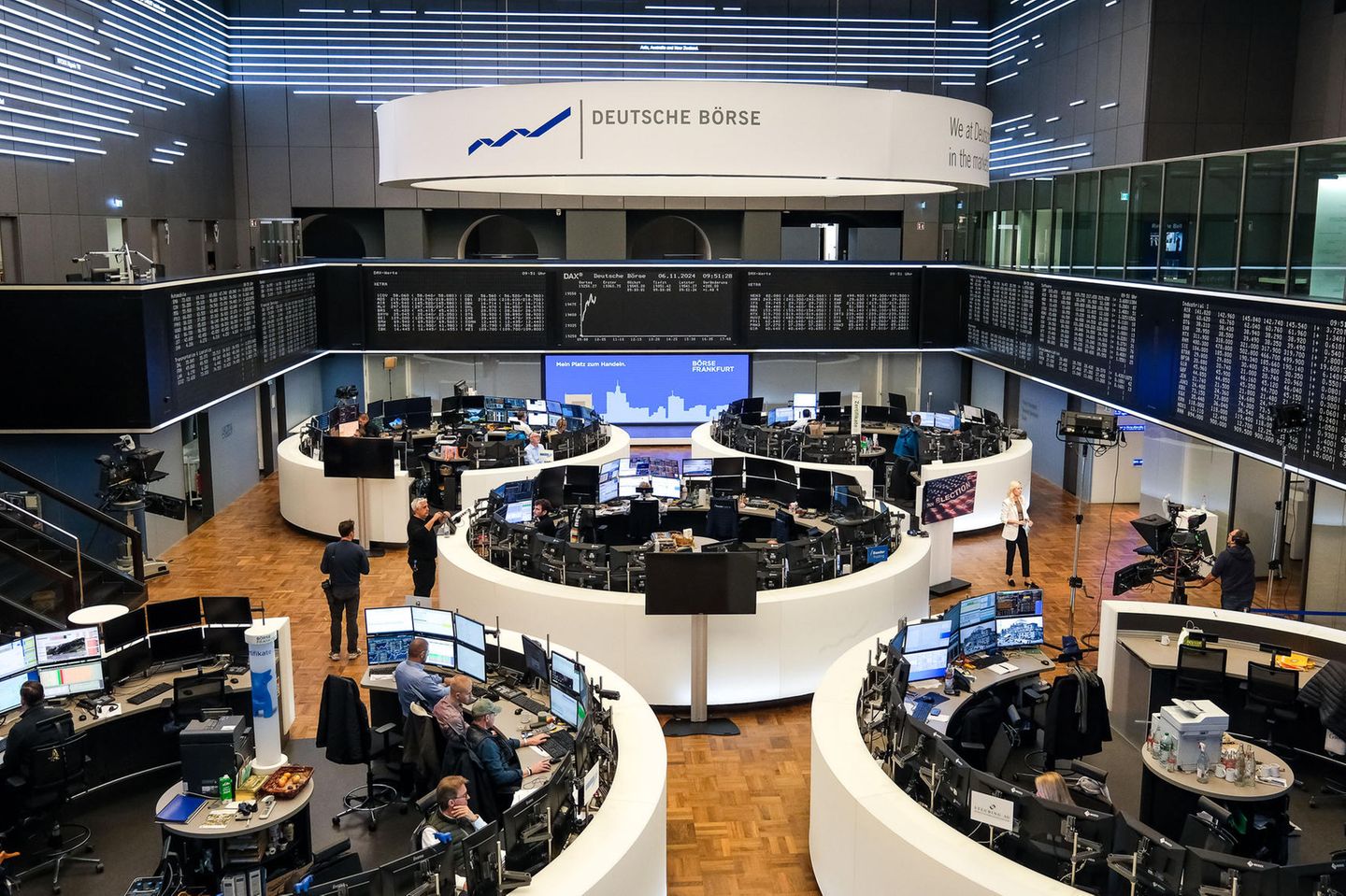 upptäck de senaste rekordnoteringarna på börsen och vad de betyder för investerare. håll dig informerad om viktiga trender och analyser i den svenska och globala finansmarknaden.
