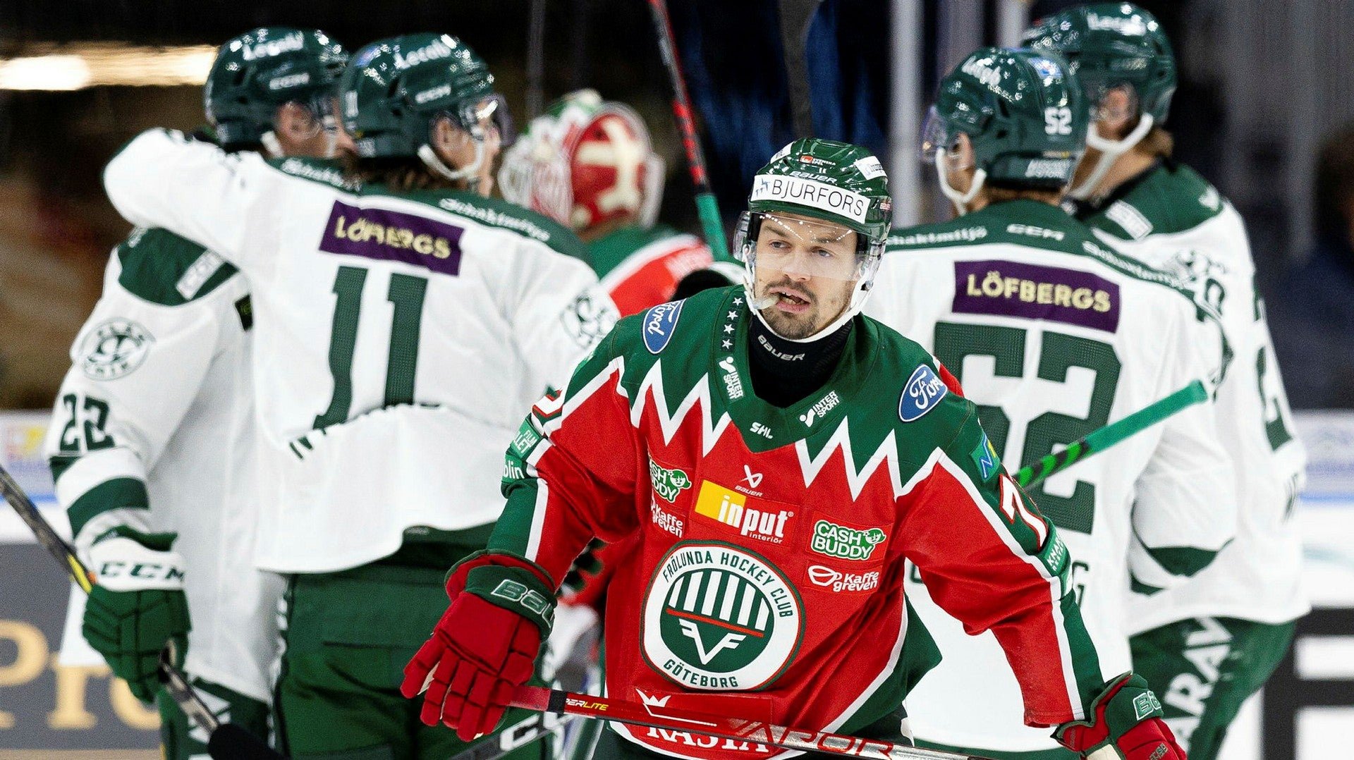 följ den spännande resan när carlsson ansluter till färjestad bk! upptäck hans talanger, insatser och hur han bidrar till lagets framgångar i den kommande säsongen. missa inte chansen att lära känna den nya stjärnan i hockeyvärlden!