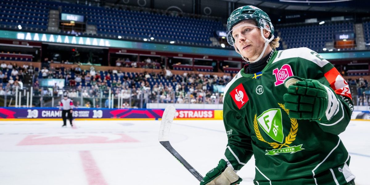 följ spänningen i kvartsfinalen mellan fribourg och växjö! missa inte chansen att se dessa två lag kämpa om en plats i semifinalen i denna hektiska hockeymatch. dela glädjen och dramat i kampen om mästerskapet!