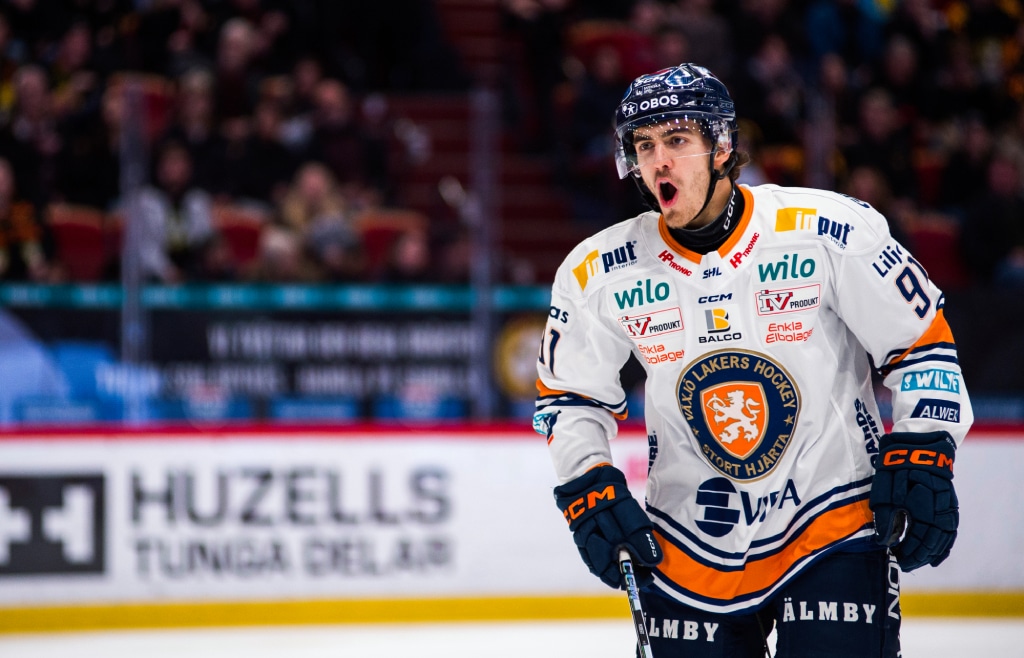 följ spänningen i kvartsfinalen mellan fribourg och växjö. vem kommer att ta sig vidare i kampen om titeln? missa inte dessa två lag i en avgörande match!