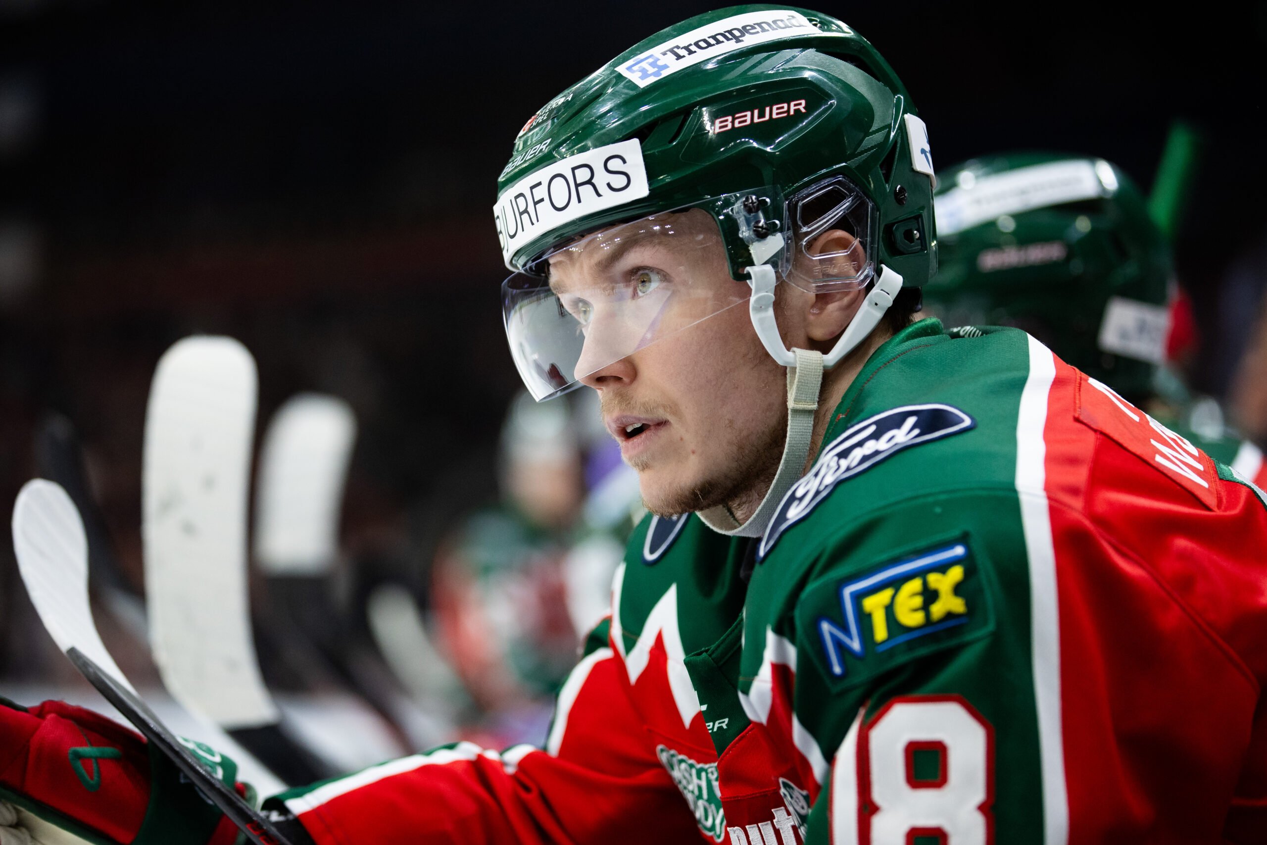 upptäck frölundas inspirerande comeback i hockeyn! följ med på deras resa när de övervinner motgångar och återvänder starkare än någonsin. missa inte spänningarna på isen!