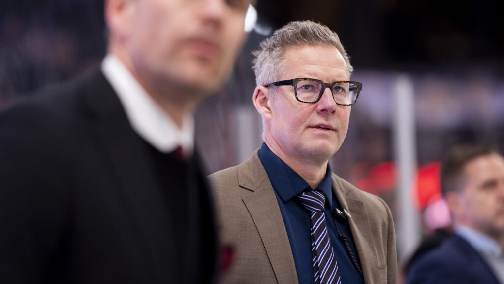 upptäck hedberg, tränaren för leksands if, och hans strategi för att leda laget mot framgångar i ishockeyvärlden. lär dig mer om hans filosofi, erfarenhet och hur hans ledarskap formar spelarna på och utanför isen.