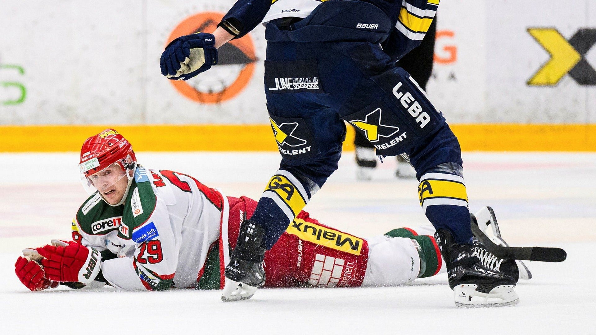 följ med när hv71 chockar modo i en spännande match! upptäck matchens höjdpunkter, nyckelspelare och vad som ledde till denna oväntade vändning. en berättelse om överraskningar och intensiv hockeyaction!