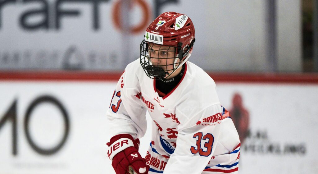 utforska det senaste kontraktet för ken kapanen med timrå ik. få insikter om hans prestationer, lagets mål och framtida förväntningar i shl.