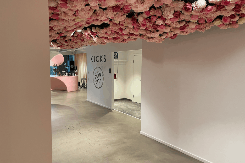 kicks sverige erbjuder ett brett utbud av skönhetsprodukter och kosmetika från ledande varumärken. upptäck de senaste trenderna, njut av professionell rådgivning och shoppa enkelt online eller i butik.