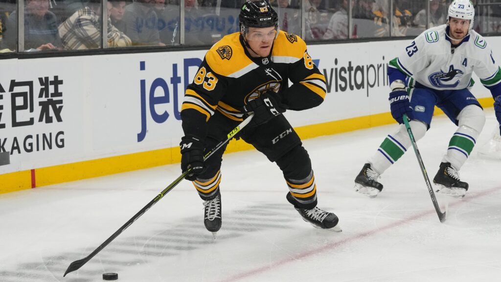 upptäck kuhlman kontrakt med rögle bk – en nyckelspelare i lagets framtid. läs mer om hans prestationer, statistik och hur han bidrar till lagets framgångar i shl.