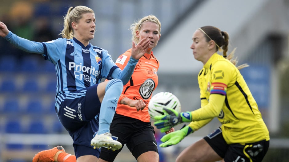 upptäck den inspirerande berättelsen om målvaktstalangens seger, där passion och dedikation formar framtidens stjärnor på fotbollsplanen. följ med på en resa av hårt arbete och triumfer!