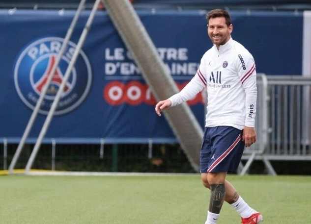 upptäck den fantastiska återkomsten av lionel messi! följ hans resa tillbaka till fotbollsarenorna och hans påverkan på spelet och fansen. en historia om passion, talang och osviklig hängivenhet.