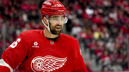 upptäck de senaste nyheterna om hur red wings placerar sina spelare i laget. få insikter om strategier, laguppställningar och spelarförändringar för att maximera framgångar på isen.