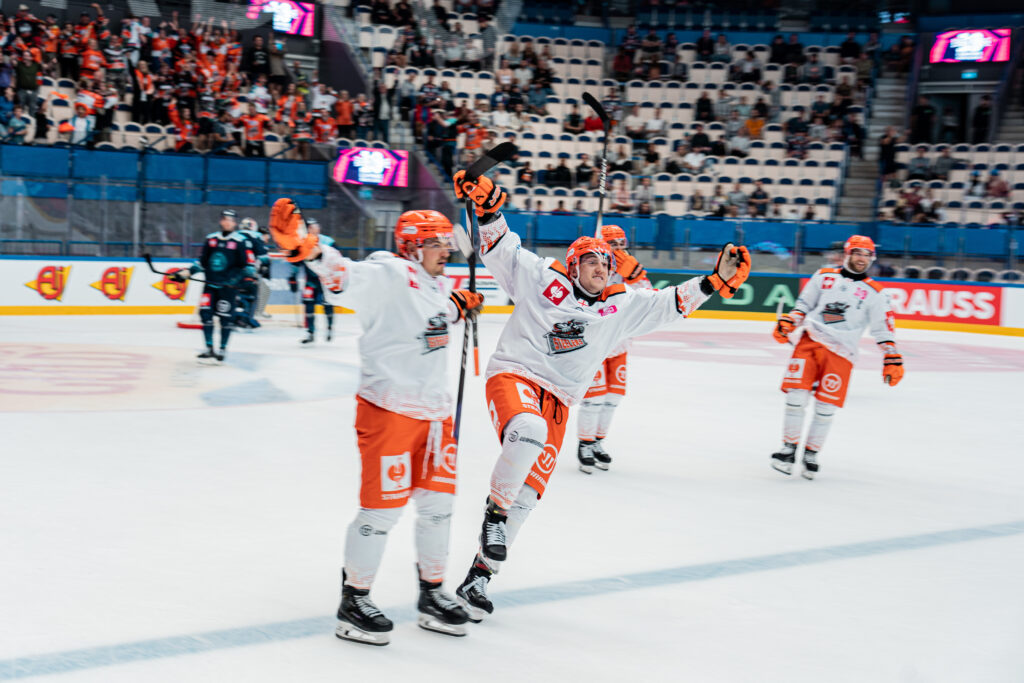 upptäck resultatet av matchen där sheffield möter växjö. följ med i spänningen och analysera prestationerna från båda lagen i denna intensiva sportkonfrontation.