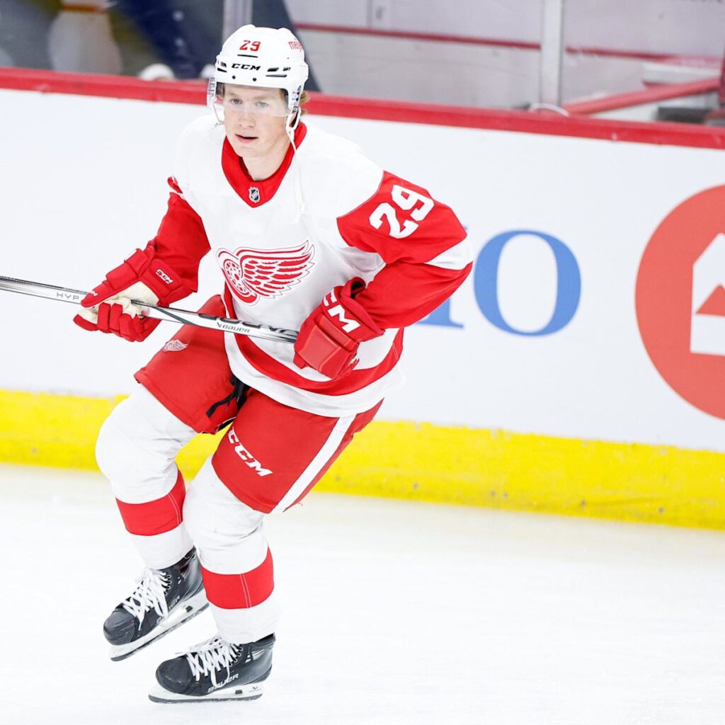 upptäck mötet mellan skellefteå aik och detroit red wings, två storlag inom hockeyvärlden. följ med på en spännande match där skicklighet och strategi sätts på prov. lär dig mer om lagens historia och deras prestationer på isen.