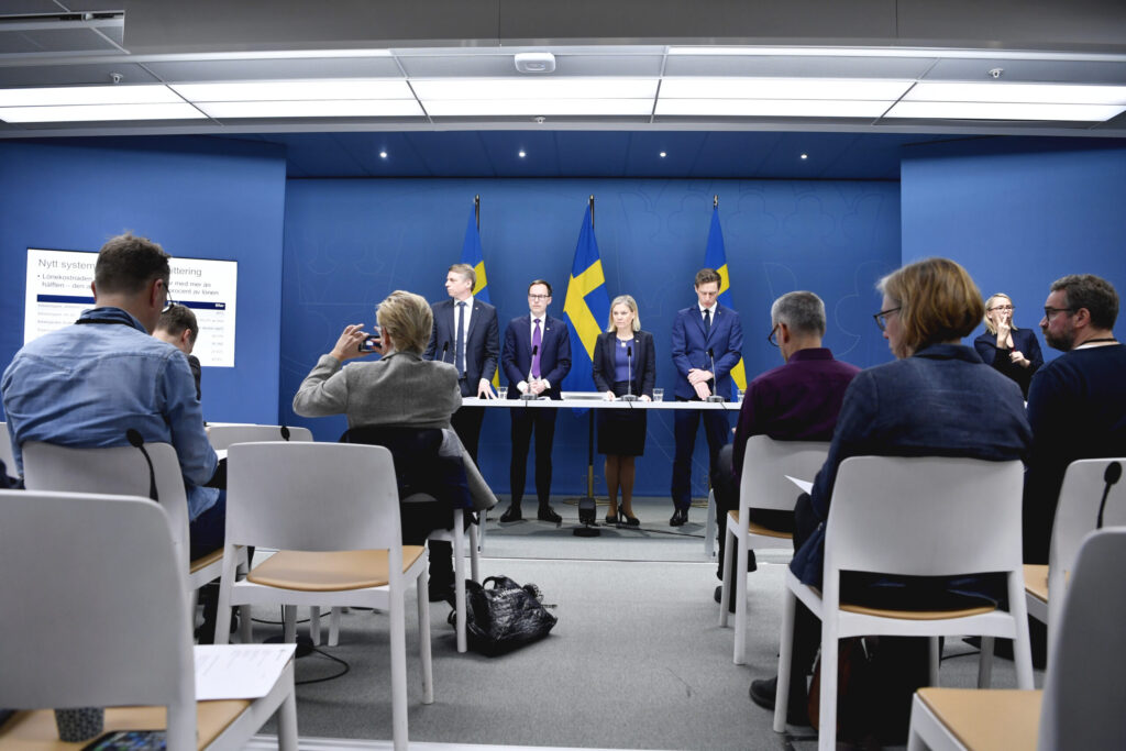 en inspirerande meta description på svenska: upptäck hur individer och samhällen återuppvaknar efter krisen, finner styrka och bygger en bättre framtid tillsammans. läs mer om vägen mot återhämtning och hopp.