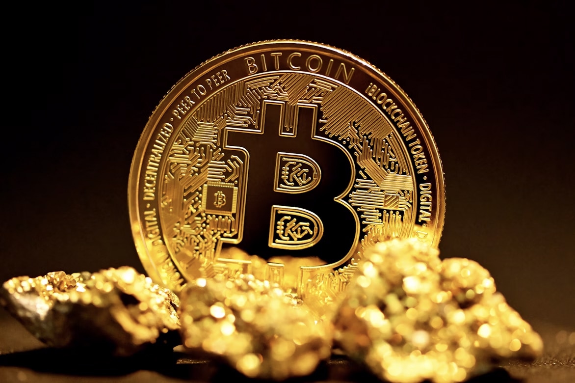 upptäck de senaste topparna för bitcoin, analyser av prisutveckling, orsaker bakom höjder och framtidsprognoser för kryptovalutan på marknaden.