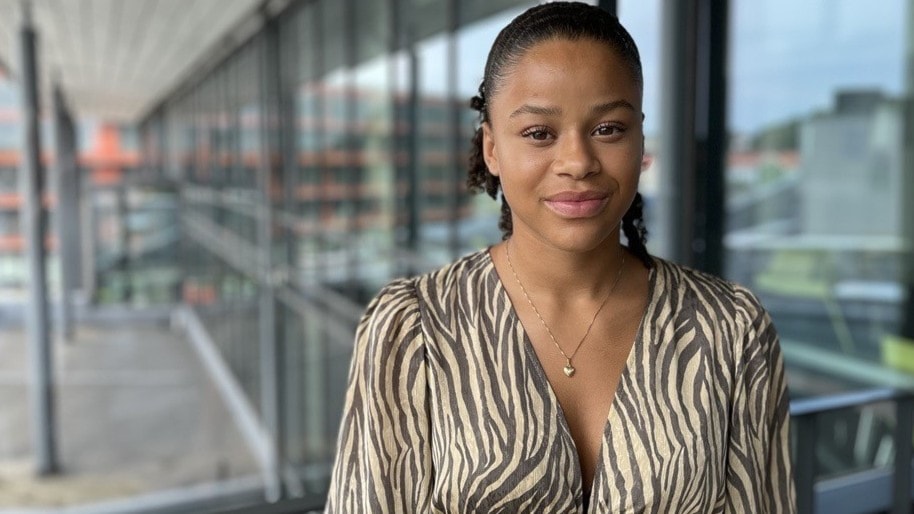 upptäck hur felicia schröder sparar pengar genom att bo hemma. få tips och råd om ekonomiskt smarta val för unga vuxna på hemmaplan.