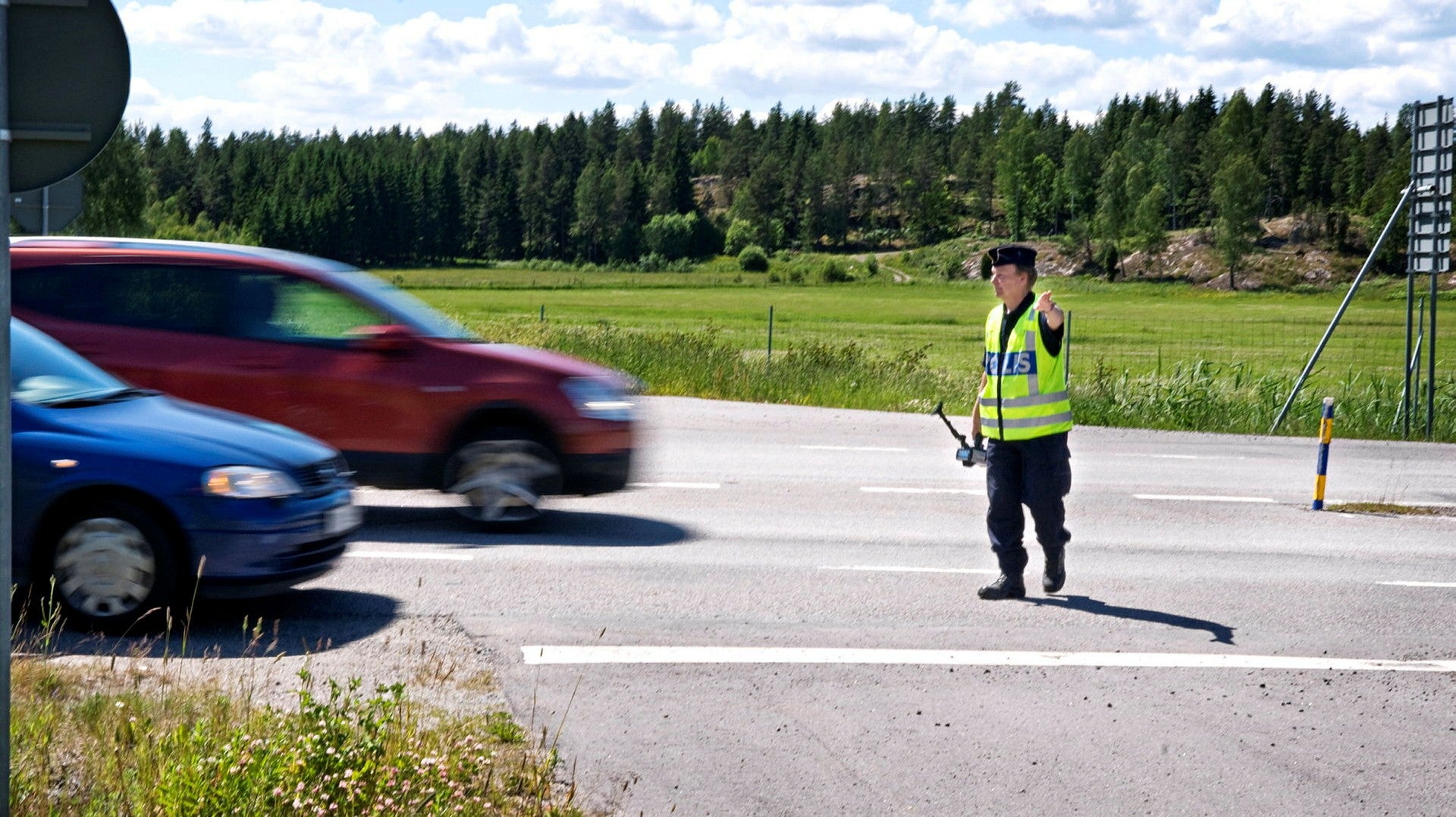 lär dig allt om fortkörare – vad det innebär att bli tagen för fortkörning, möjliga straff, böter och hur det påverkar ditt körkort i sverige.