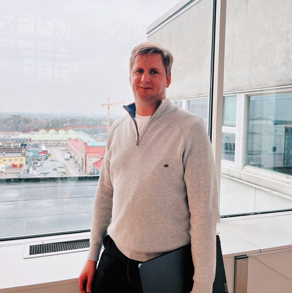 hitta din perfekta rumskompis i stockholm! upptäck tips, trender och berättelser om att bo tillsammans via tiktok. följ de senaste vägledningarna för ett lyckat samboliv i huvudstaden.