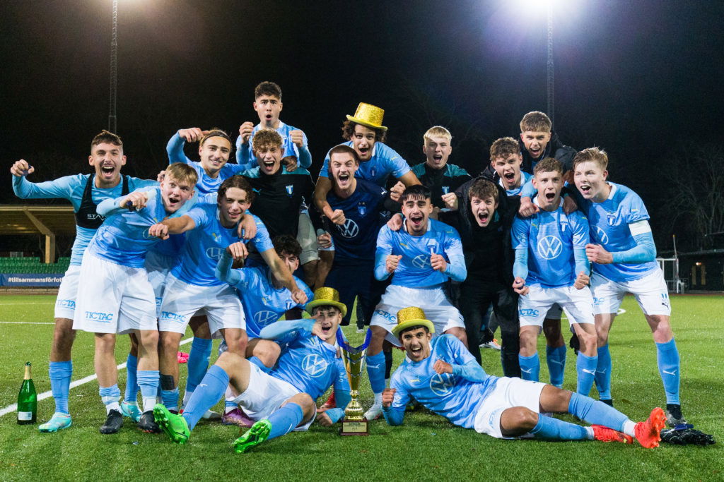 upptäck allt om sm-guld, sveriges mest prestigefyllda sportsliga titel. läs mer om historik, nuvarande mästare och klassiska ögonblick från sm-finalerna.