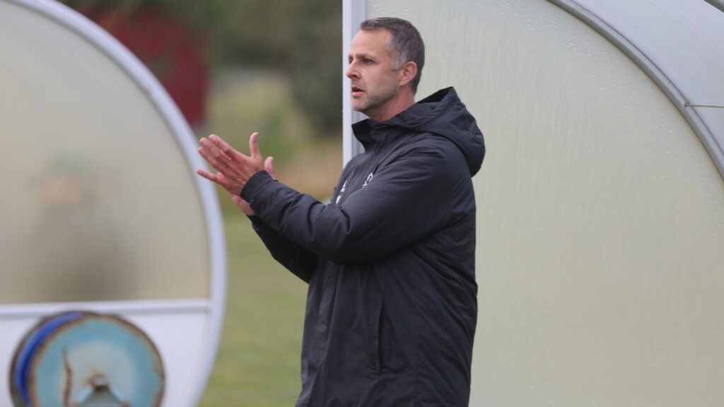 upptäck vad som ligger bakom tränarens beslut i sportvärlden. läs mer om taktik, motivation och hur tränare gör sina avgörande val för lagets framgång.