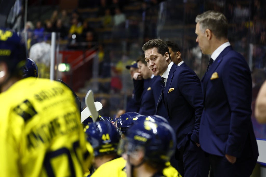 tre kronors damlag förlorade mot finland i en spännande match. läs mer om hur det svenska damlandslaget kämpade, matchens höjdpunkter och nästa steg för laget.