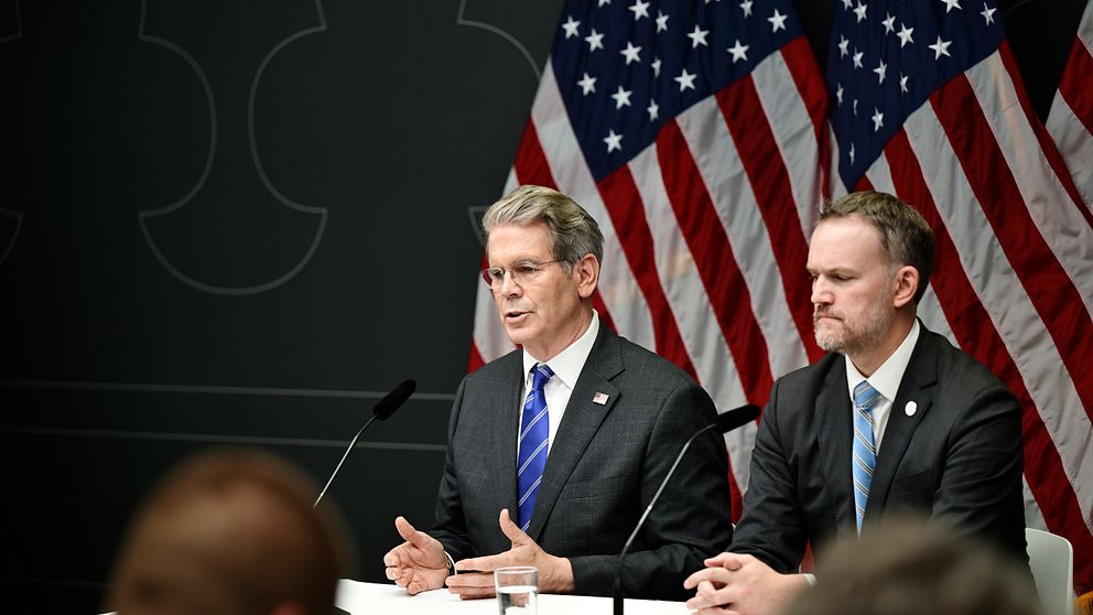 donald trump har beslutat att förlänga tullpausen med kina i ett försök att mildra handelskonflikten och främja fortsatta förhandlingar mellan länderna.