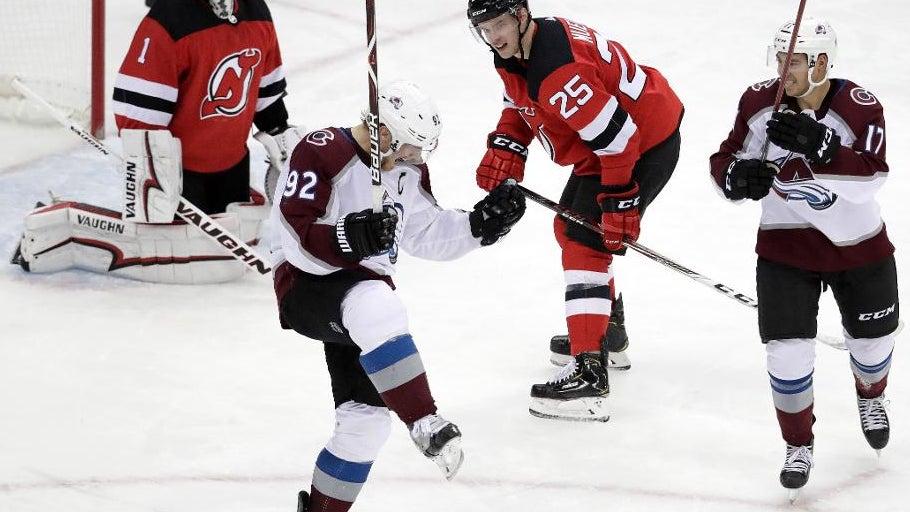 upptäck landeskogs bästa skämt! skratt, roliga historier och underhållning om hockeyspelaren gabriel landeskog på ett och samma ställe.