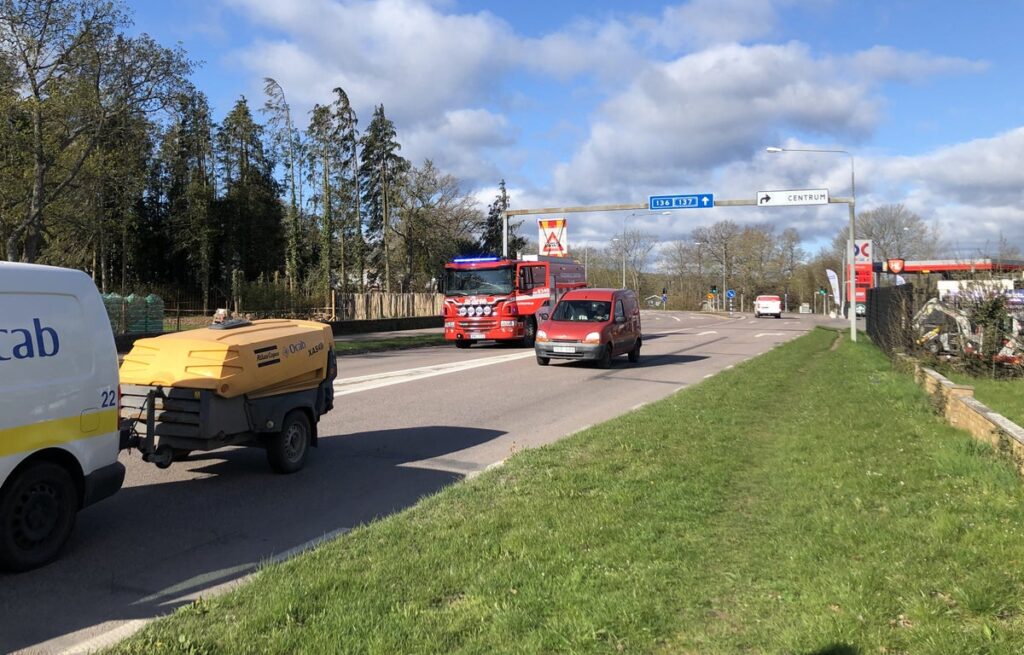senaste nyheterna: en lastbil och en personbil har kolliderat. läs mer om olyckans förlopp, insats från räddningstjänsten och aktuell trafiksituation.