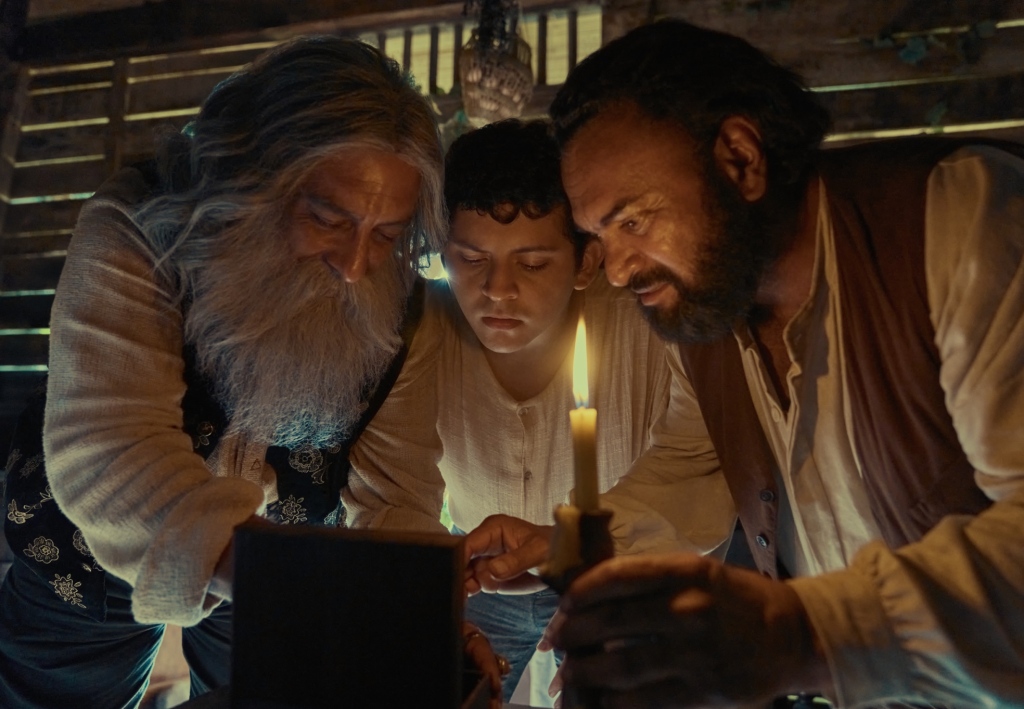 upptäck hur målmaskinen hyllar sina lagkamrater och lyfter fram lagets insatser bakom framgångarna. läs mer om samarbete, respekt och sportslig anda inom fotboll.