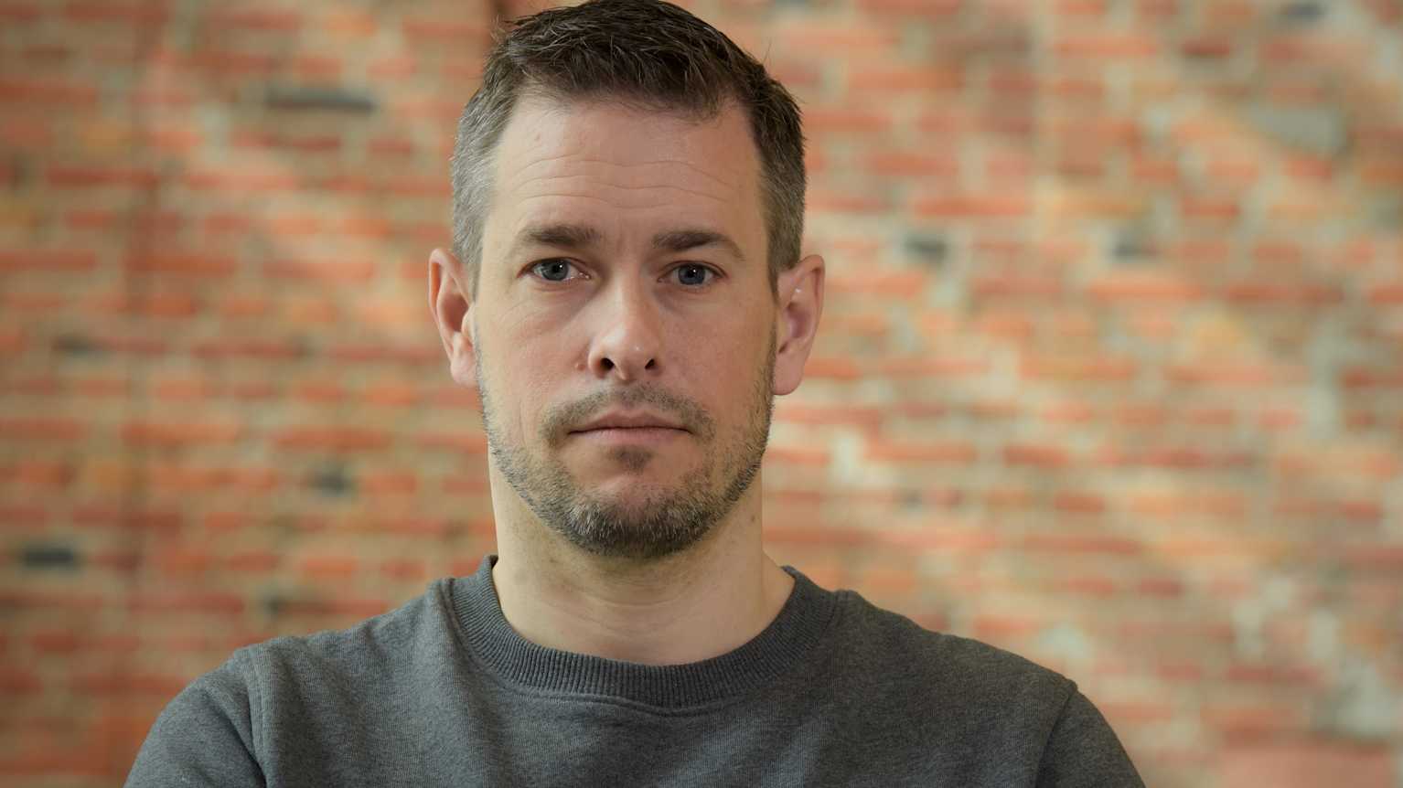 upptäck hur svenska politiker använder tiktok för att nå ut till yngre väljare, kommunicera politik och skapa engagemang inför valet.