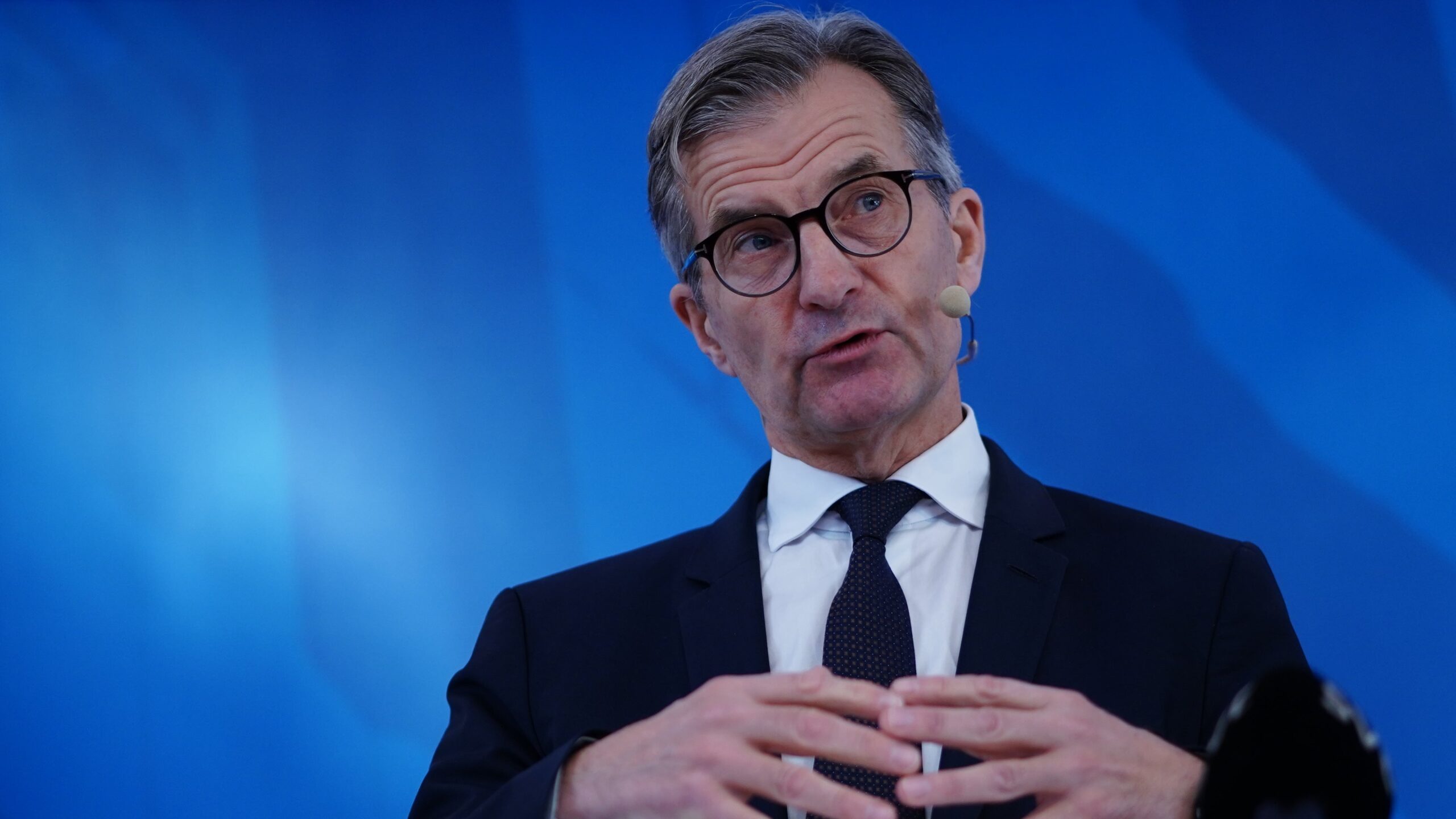 riksbanken har sänkt styrräntan till 1,75%. läs om vad beslutet innebär för ekonomin, bolånekostnader och framtida ränteutveckling i sverige.