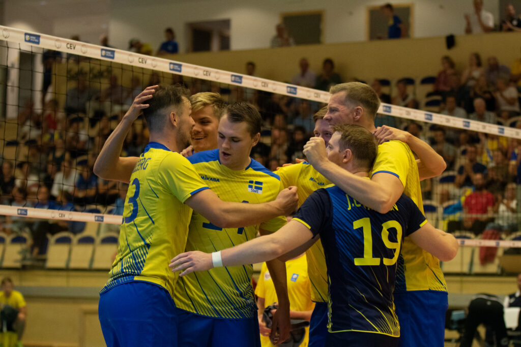 läs om skillnaden mellan seger och att kvalificera sig i sportvärlden. upptäck vad det innebär att vinna jämfört med att endast gå vidare till nästa nivå eller tävling.