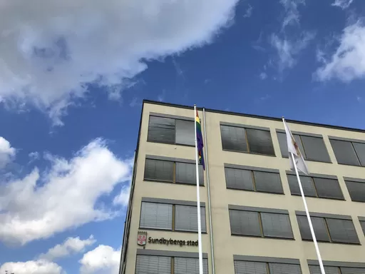 lär dig mer om socialtjänstens arbete mot våld. upptäck hur stöd och hjälp erbjuds till våldsutsatta samt hur socialtjänsten arbetar förebyggande och ger skydd.