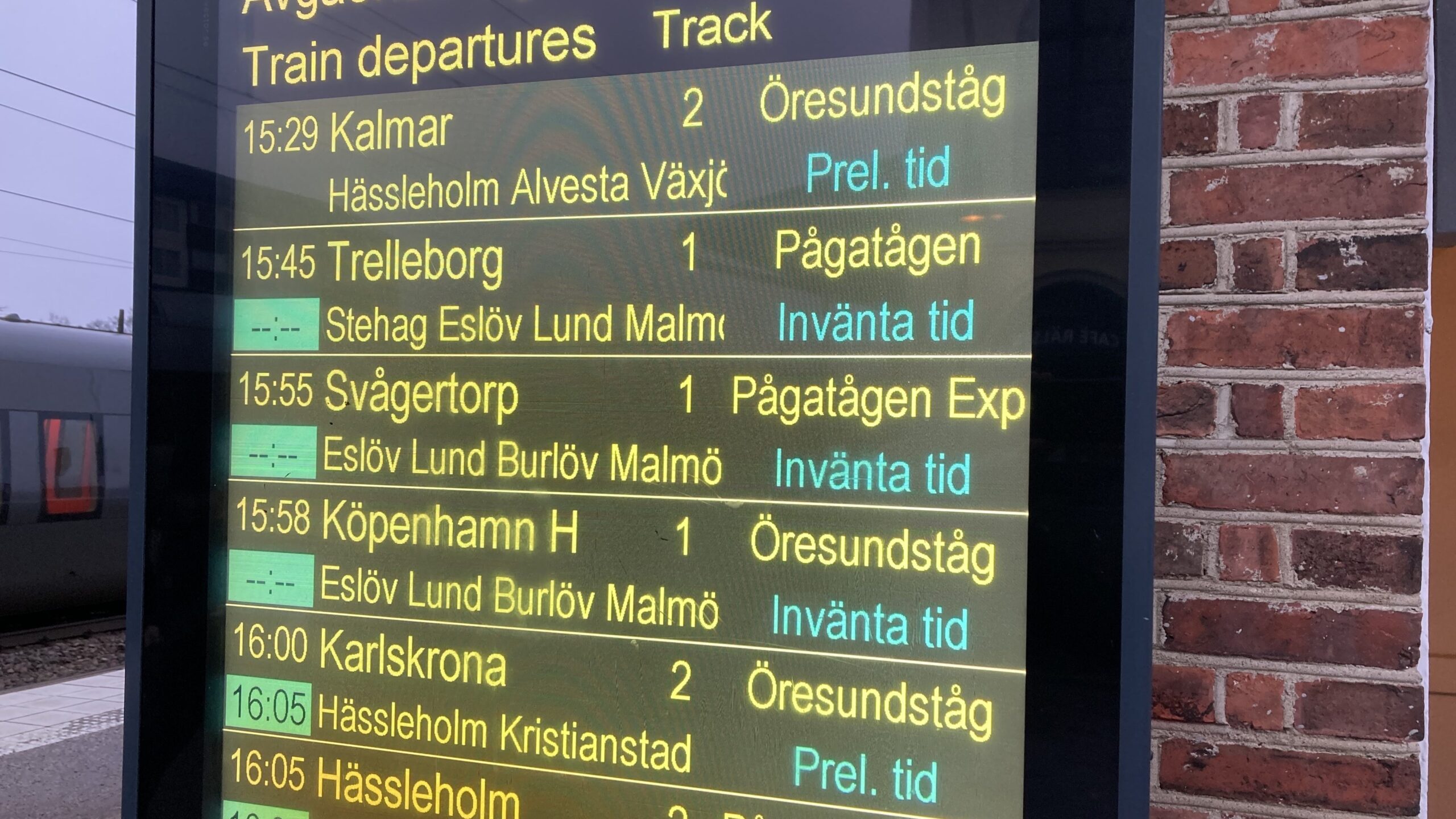 få aktuella uppdateringar om tågförseningar i stockholm. information om trafikstörningar, orsaker till förseningar och tips för att resa smidigare med tåget i huvudstaden.