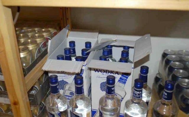 lär dig allt om alkoholförsäljning i sverige – regler, lagar och hur processen fungerar för företag och privatpersoner. få senaste informationen om tillstånd och ansökningskrav.