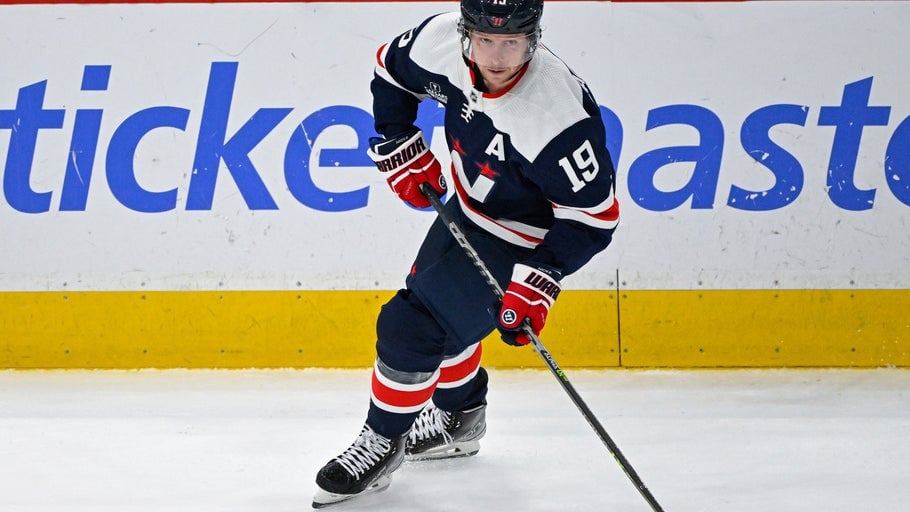 nicklas bäckström är tillbaka på isen! upptäck de senaste nyheterna om hockeyprofilens efterlängtade comeback och hur det påverkar laget och fansen.