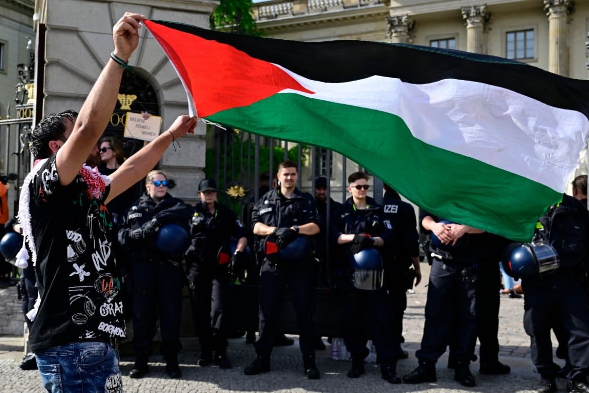 demonstration i gaza: utrikesdepartementet informerar om säkerhetsläget och rekommendationer för svenska medborgare. håll dig uppdaterad om de senaste händelserna.