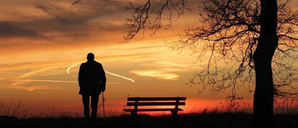 upptäck hur ensamhet påverkar människors mentala och fysiska hälsa, samt tips för att hantera och förebygga känslor av ensamhet i vardagen.