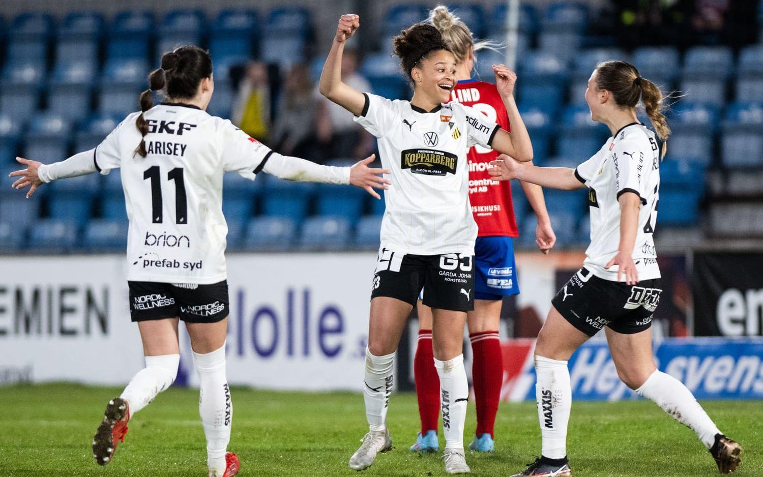 läs om när felicia hyllar sin lagkamrat och berättar om deras framgång tillsammans på planen. inspirerande ord om laganda och gemenskap.