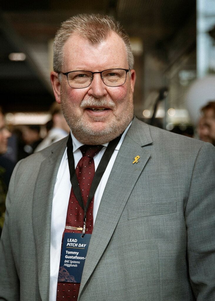 gustavsson diskuterar sveriges strategiska byten och deras påverkan på lagets prestation. läs mer om taktik, analyser och kommentarer kring de senaste landslagsmatcherna.