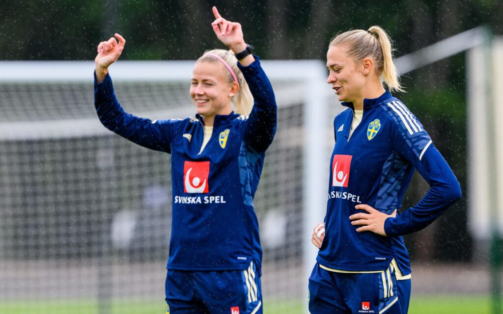 svenska landslagsspelaren hanna glas avslutar sin fotbollskarriär. läs om hennes beslut, framgångar och framtidsplaner i vår artikel.