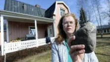 läs om en unik händelse där en jägare av misstag träffade ett hus under jakt. upptäck mer om orsaken, konsekvenserna och vad som händer nu.