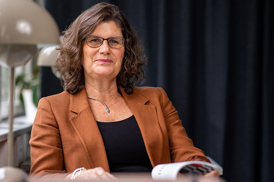 läs varför monica tvingades avbryta intervjun oväntat. upptäck bakgrunden och reaktionerna på händelsen.