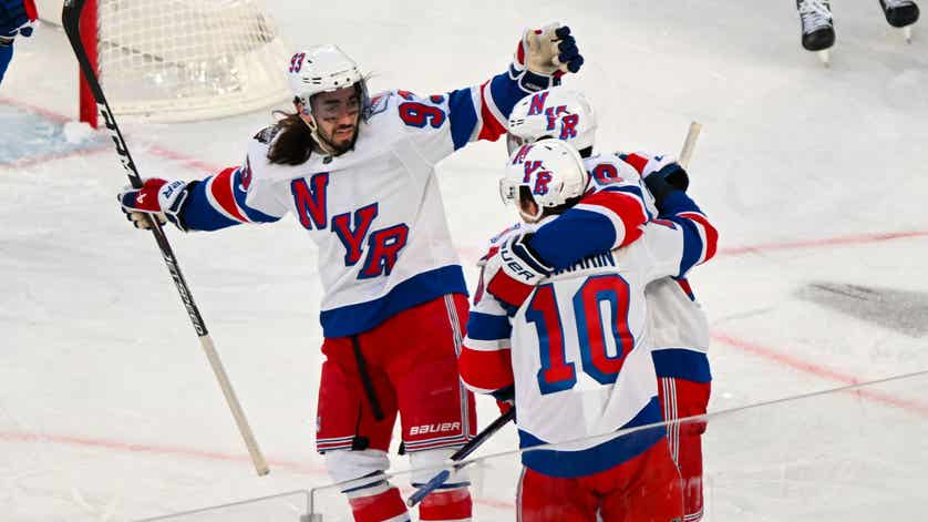 senaste hockeynyheterna: nylander utnyttjade zibanejad i nattens match. läs om höjdpunkterna, spelarnas prestationer och vad detta betyder för laget framöver.