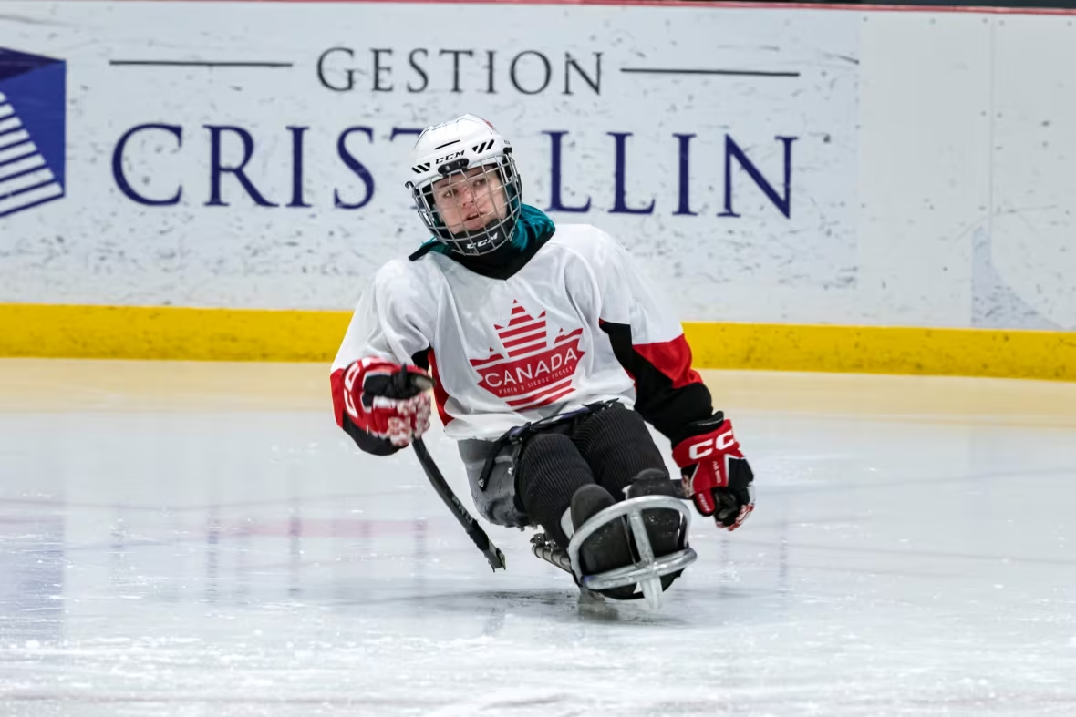 upptäck parahockey för barn – en inkluderande och spännande sport där barn med olika funktionsvariationer kan delta, utvecklas och ha kul tillsammans på isen. läs mer om hur ditt barn kan börja spela parahockey i sverige!