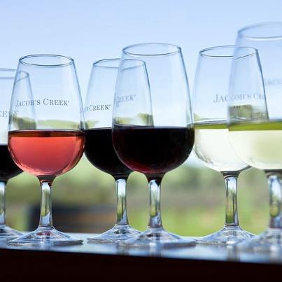 upptäck de senaste nyheterna, prestationerna och höjdpunkterna om din favorit tennisstjärna. följ med på karriärresan och inspireras av framgångarna på tennisbanan.