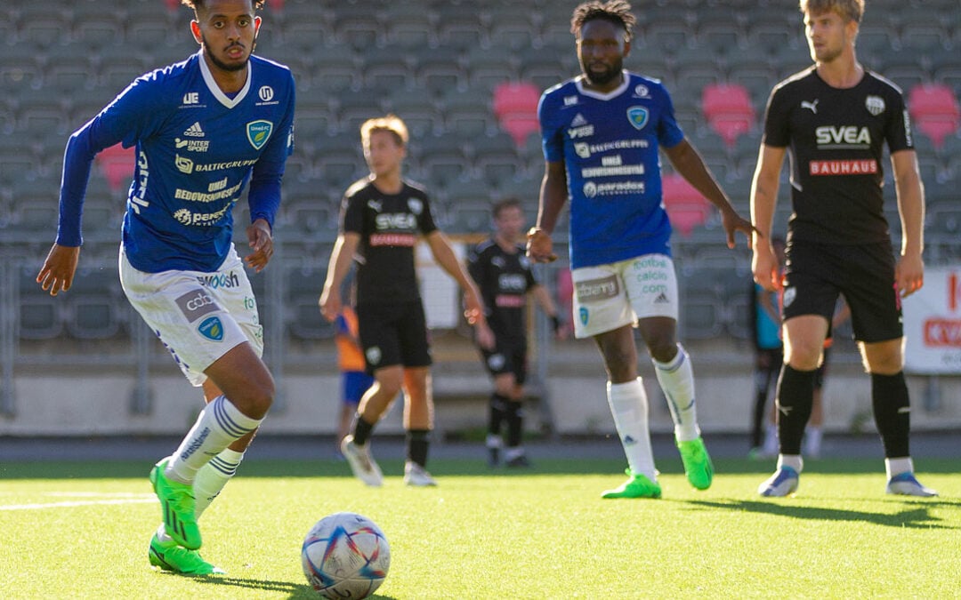 upplev känslorna efter en tung förlust och hur man kan bearbeta nederlag för att hitta vägen tillbaka till motivation och hopp.