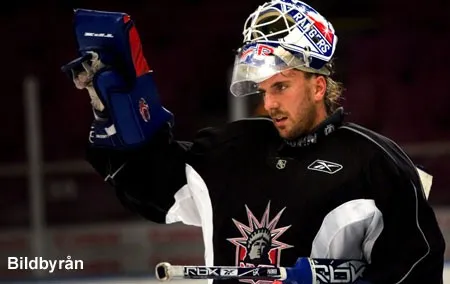 upptäck hur mika zibanejad blivit en nyckelspelare för new york rangers. läs om hans betydelsefulla insatser och påverkan på lagets framgångar i nhl.